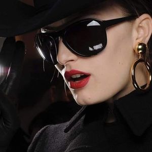 Meet your Posher, Candy